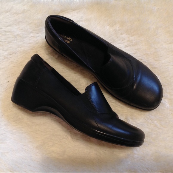 clarks nursing clogs